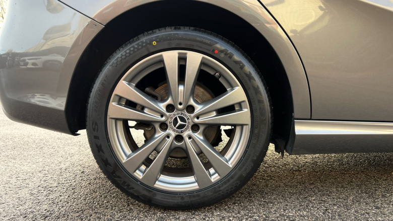 Mercedes-Benz B-Class B180 Exclusive Edition 5dr Petrol Hatchback